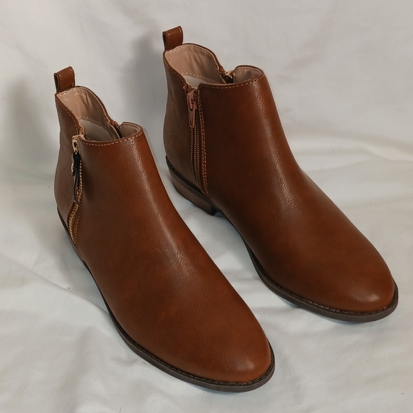 Journee Collection Shoes - Journee Collection Ellis Faux Leather Zip-up Ankle Booties NWT